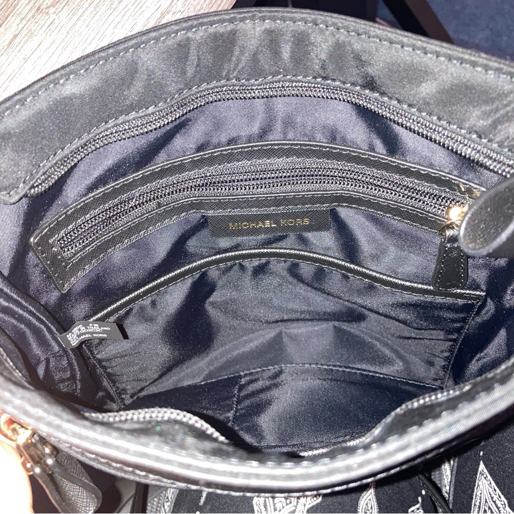 🆕 Michael Kors Kelsey Nylon Minimalist Black Crossbody Bag - Picture 11 of 13